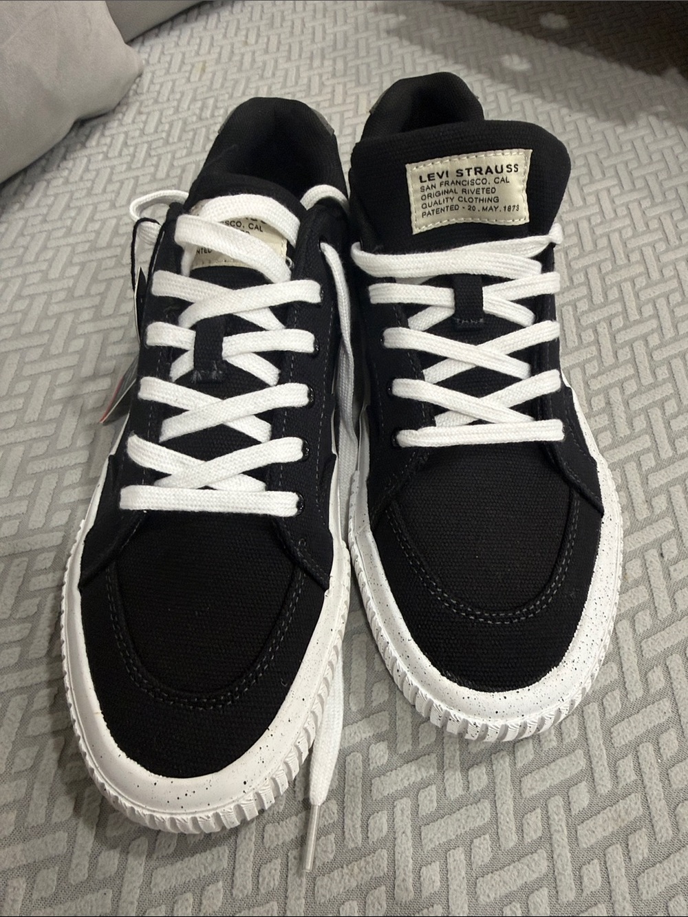 LEVI'S Men's Turner Canvas Casual Lace Up Sneaker Comfort Insole Size 9.5